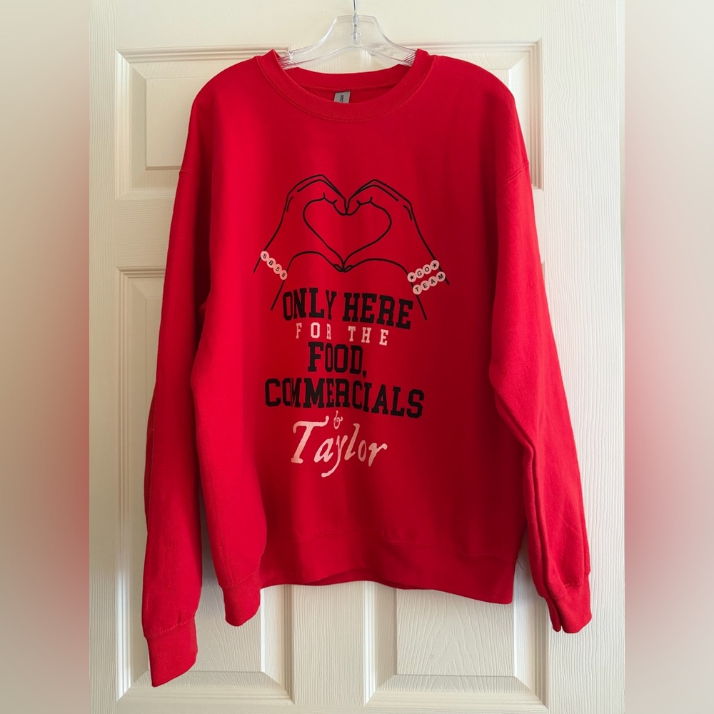 FittingPiecesCo Taylor Super Bowl LVIII Sweatshirt | Adult Gildan Unisex L